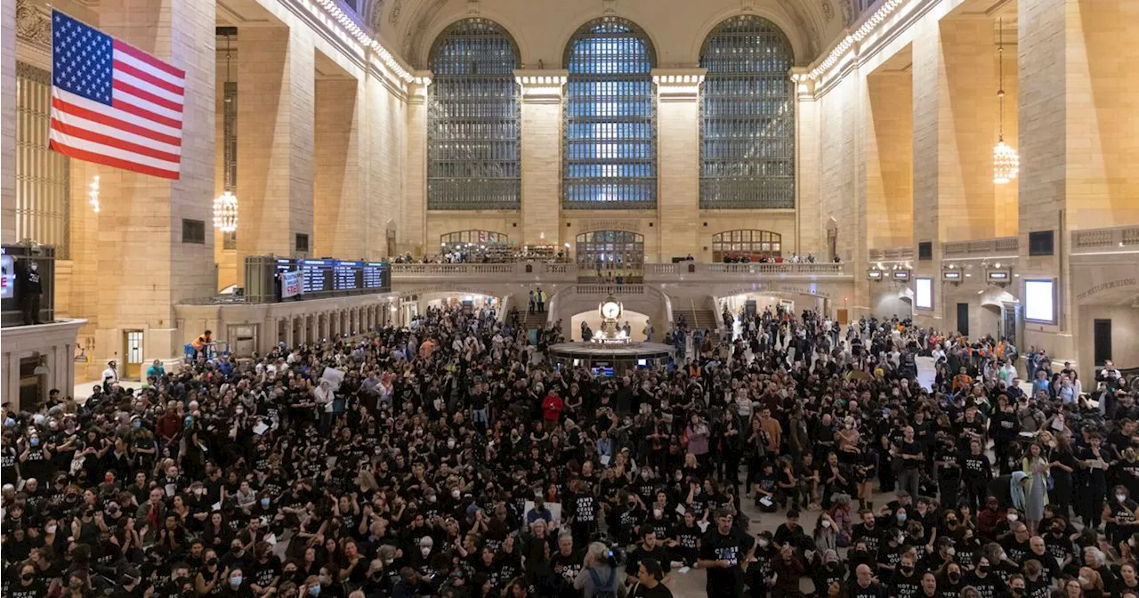 Protesters Demand Cease-Fire in New York City's Grand Central Terminal