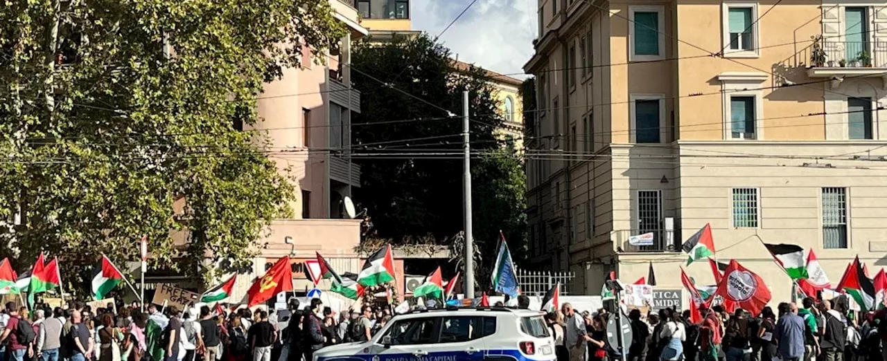 In migliaia alla manifestazione pro-Palestina a Roma. Cori contro Israele