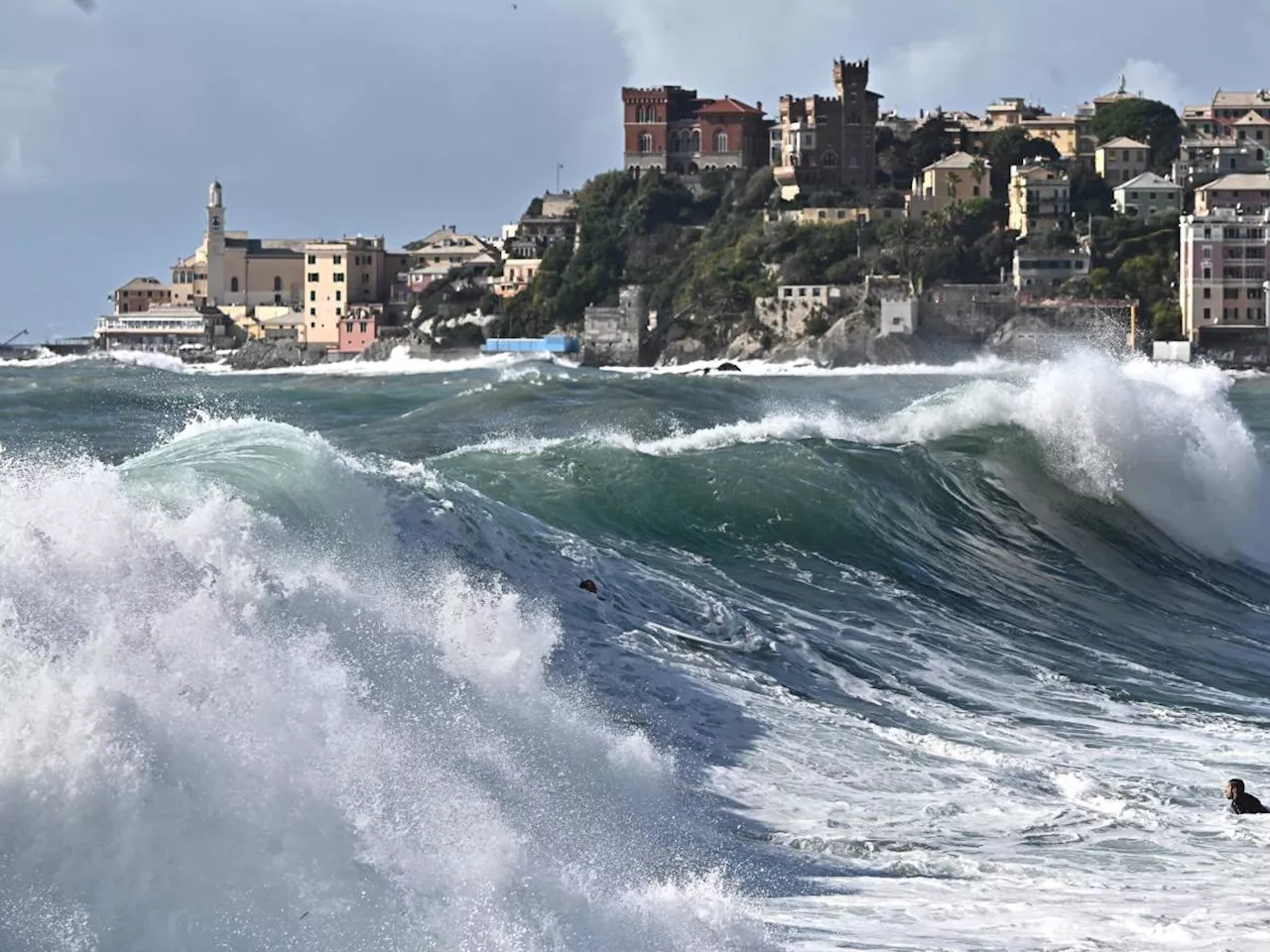 Meteo, arriva il vortice di Halloween: dove colpiranno le piogge più intense