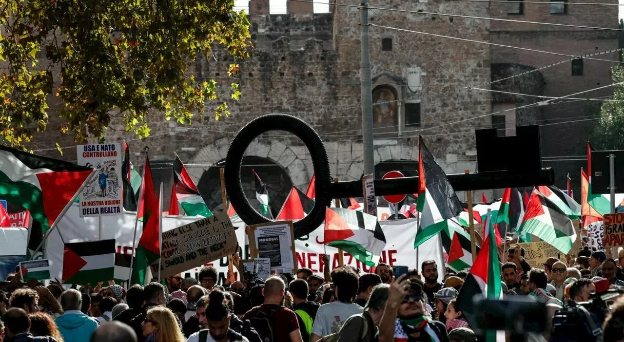 Manifestazione Per La Palestina A Roma, Al Via Il Corteo Al Grido Di ...