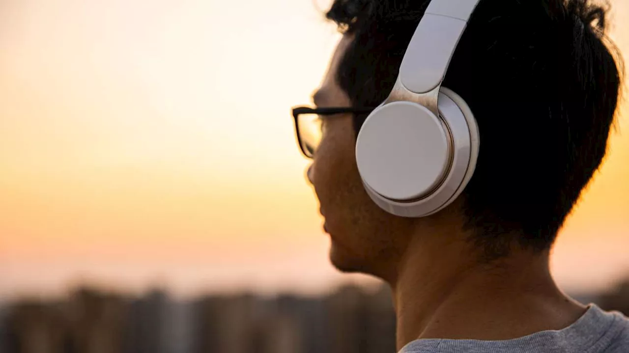 Certain types of music could help you feel less pain, new study says