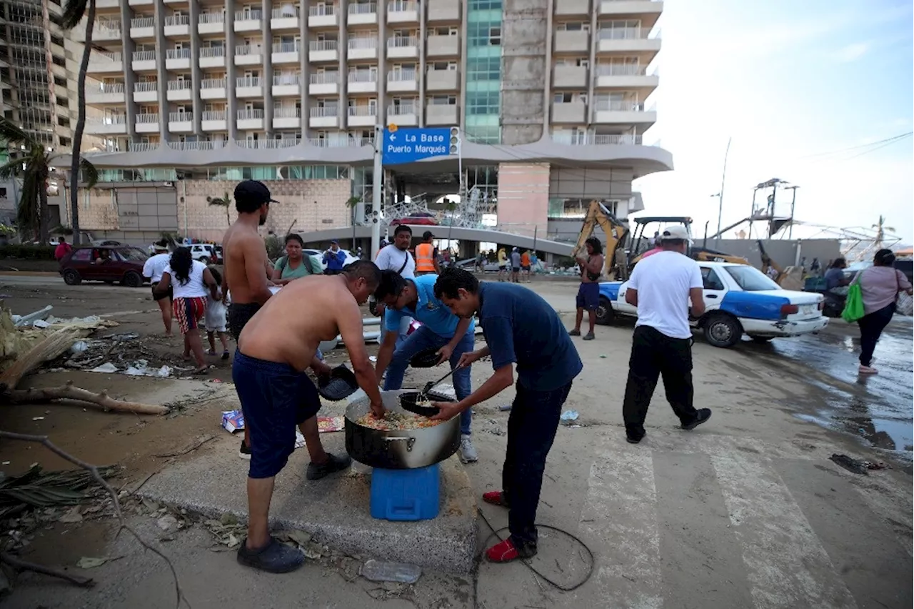 Distribuyen ayuda humanitaria a afectados por ‘Otis’ en Acapulco