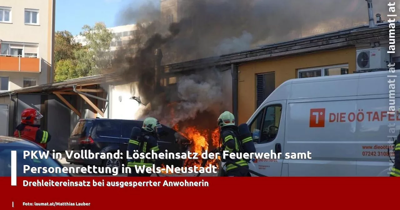 PKW in Vollbrand: Löscheinsatz der Feuerwehr samt Personenrettung in Wels-Neustadt