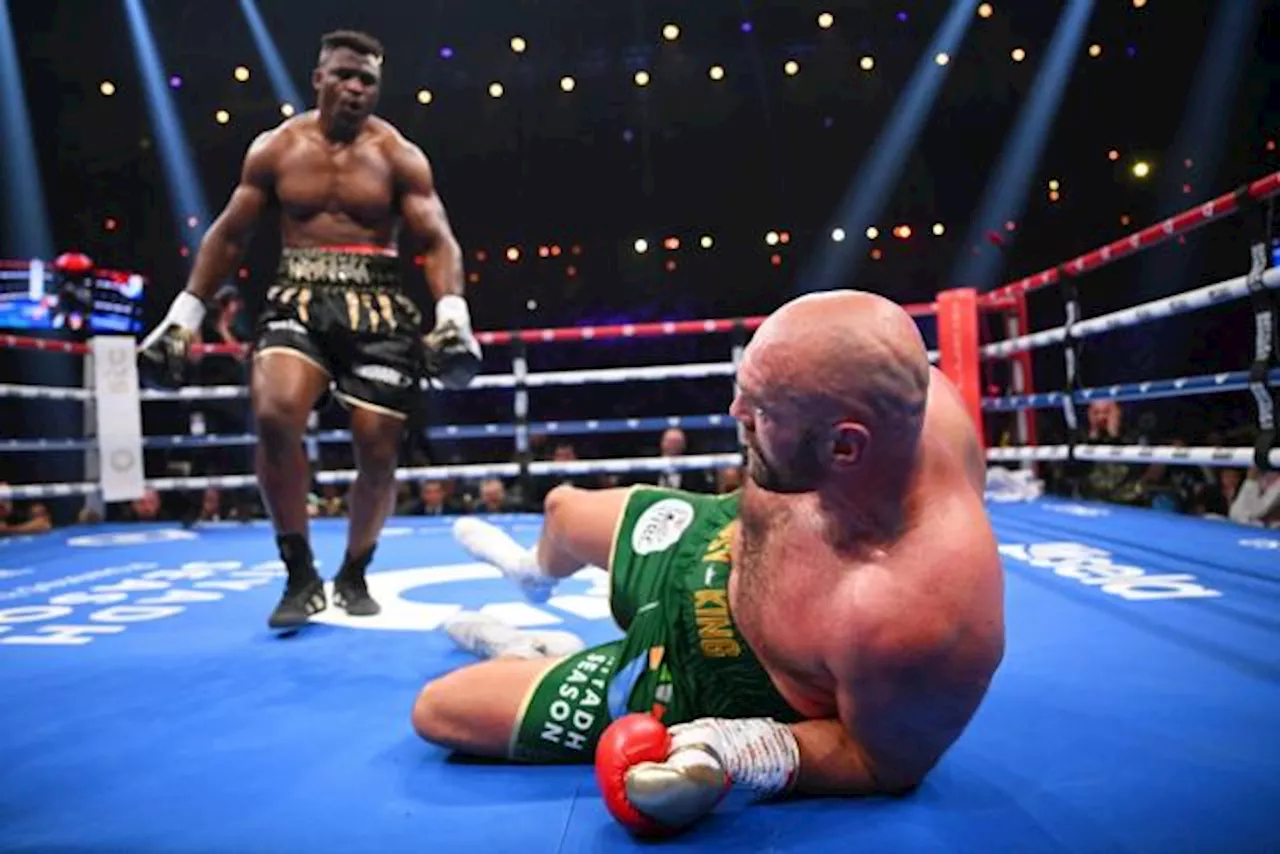 Tyson Fury bat Francis Ngannou aux points lors d'un combat de boxe à Riyad