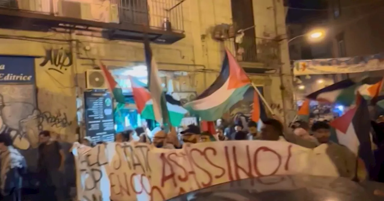 Napoli, corteo pro Palestina: &#034;Israele Stato assassino&#034; e &#034;Intifada&#034;