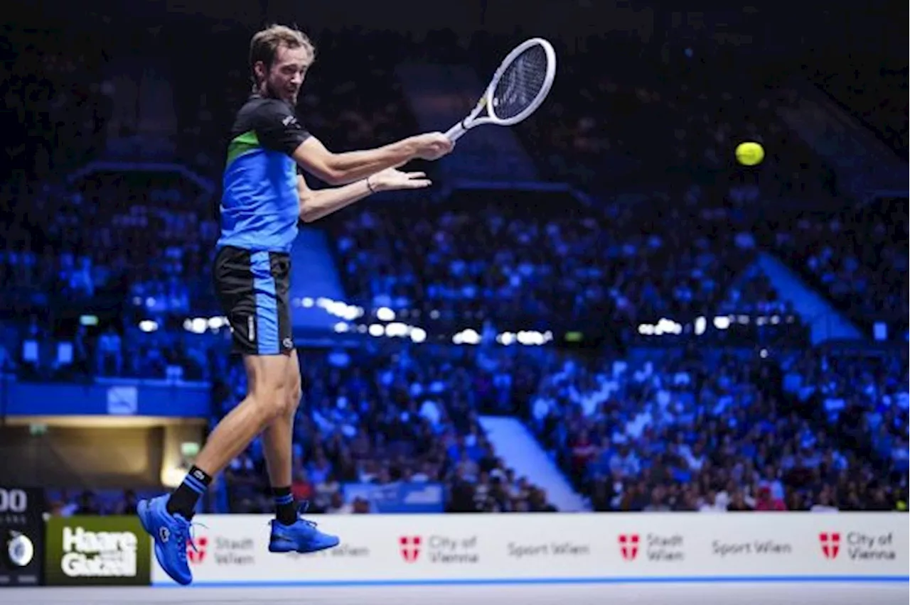 Kalahkan Tsitsipas, Medvedev Melaju ke Final Turnamen ATP Wina