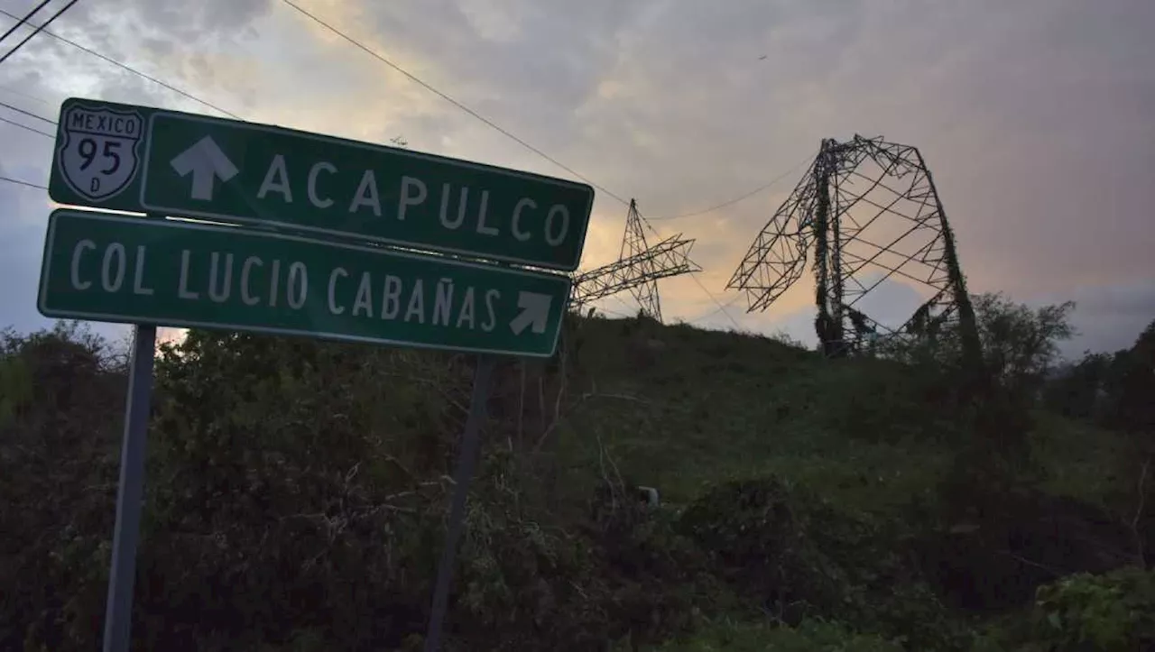 Luz e internet se restablecen poco a poco en Acapulco por CFE y empresas privadas