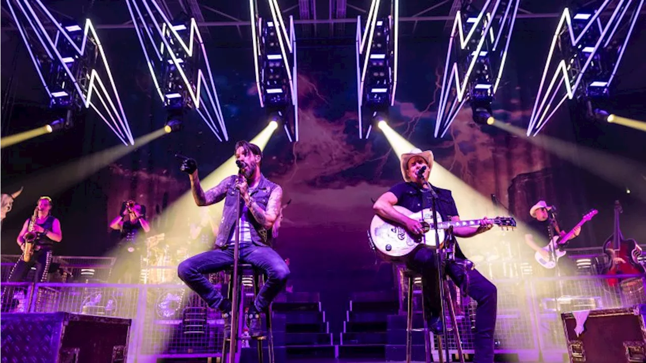 The BossHoss rockt die Mac-Schmeling-Halle in Berlin