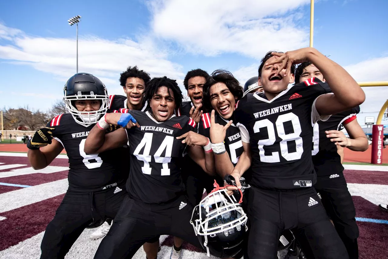 Football photos: Elmwood Park vs. Weehawken in the NJIC Union final, Oct. 28, 2023