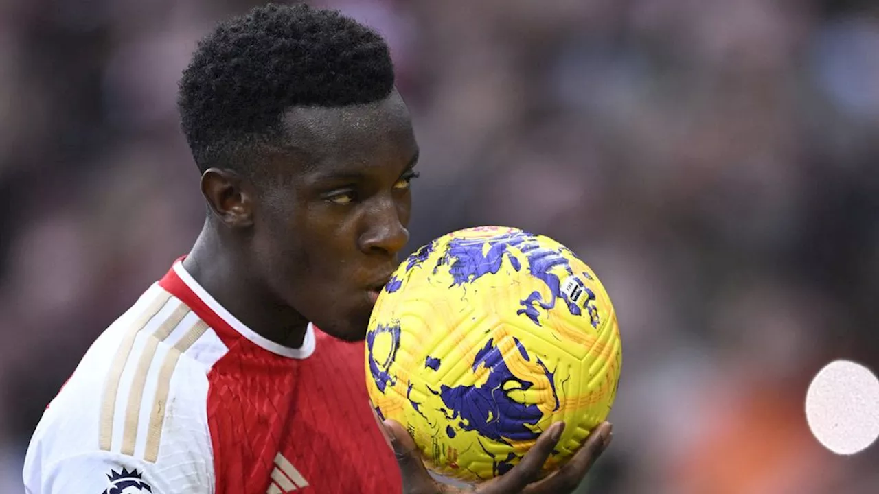 Arsenal blijft in spoor Tottenham, Nketiah de grote man met hattrick