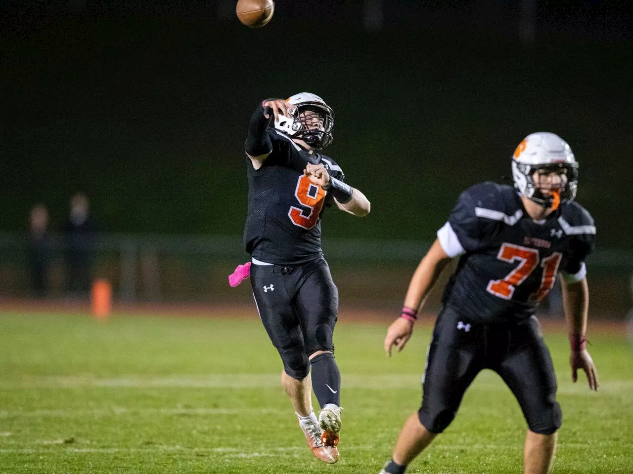 Keith Oates sets school record as East Pennsboro cruises past Waynesboro, 38-12