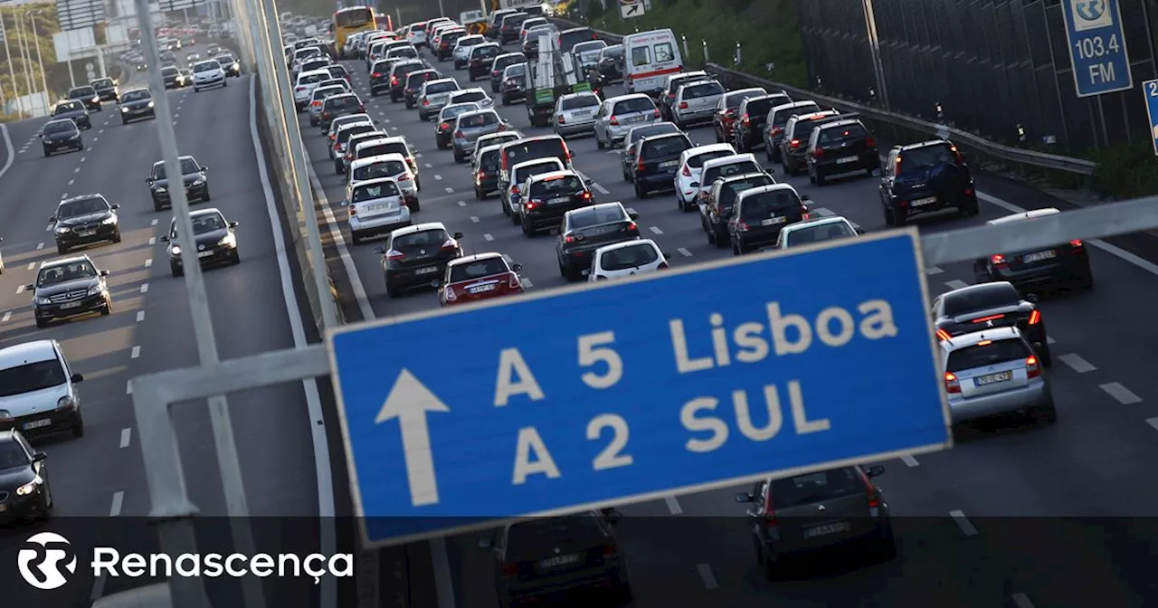 Líder da IL anuncia intenção de baixar IUC dois euros por mês