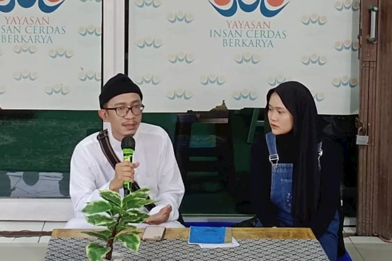 Dikabarkan Punya Hubungan dengan Aming, Alma Thania Kepergok Lepas Hijab