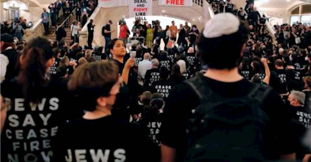 Protesters shut New York’s Grand Central, seeking Gaza ceasefire