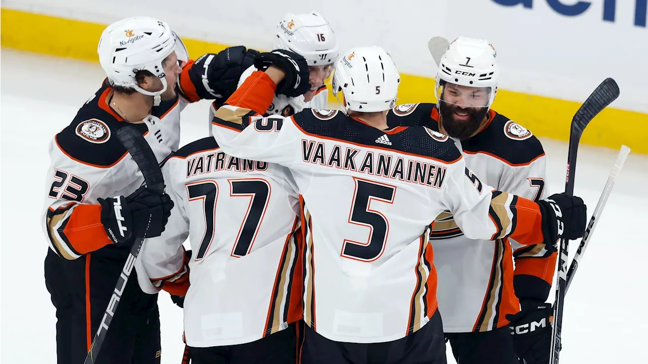 Vatrano's hat trick leads Ducks to victory over Flyers