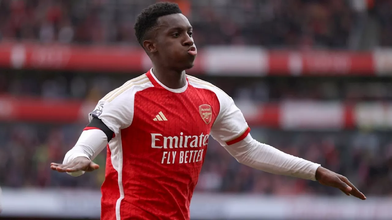 Hattrickheld Nketiah schiet Arsenal naar de tweede plek in de Premier League