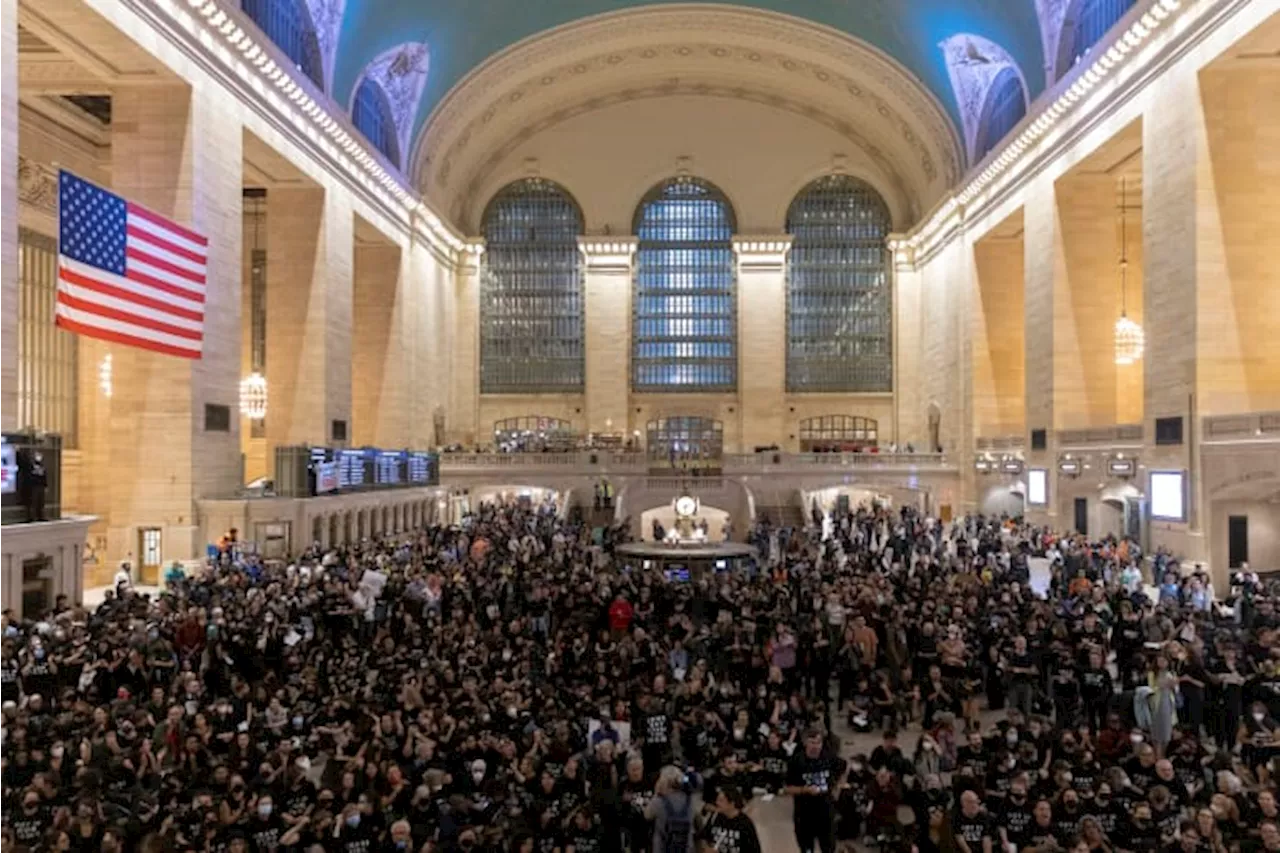 NYC protesters demand Israeli cease-fire, at least 200 detained after filling Grand Central station