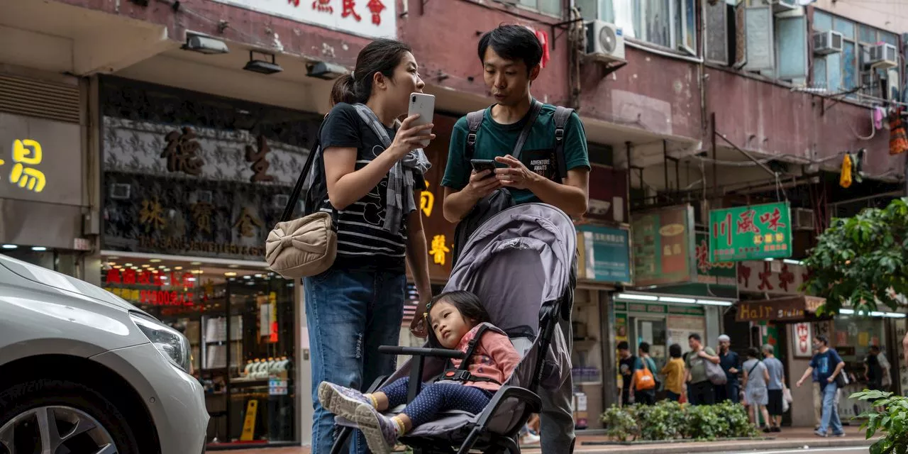 Hong Kong, Facing an Exodus, Offers Money for Babies