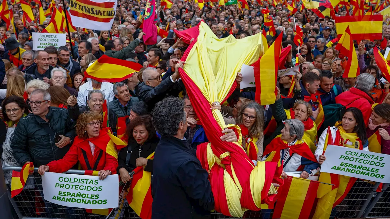 Unas 100.000 personas protestan en Madrid contra la amnistía y prometen 'responder' a Sánchez