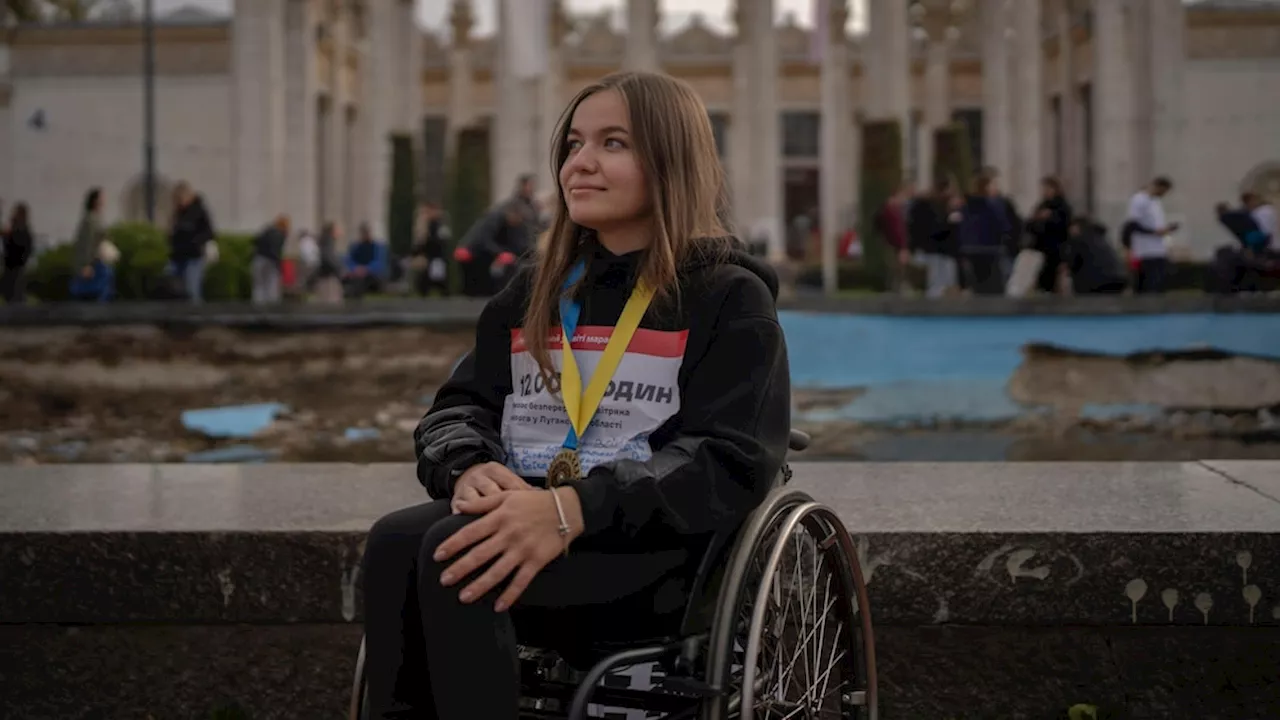 Thousands of Ukrainians run to commemorate those killed in the war