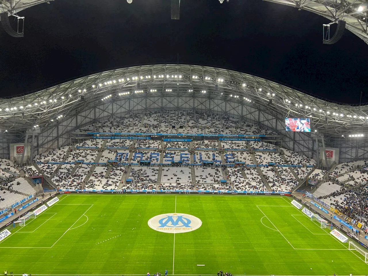 OM-OL annulé après l'attaque des bus lyonnais, le stade Vélodrome évacué