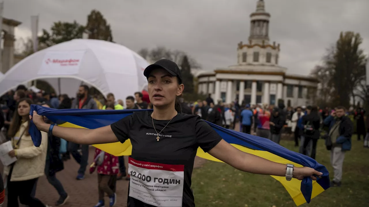 Thousands of Ukrainians run to commemorate those killed in the war