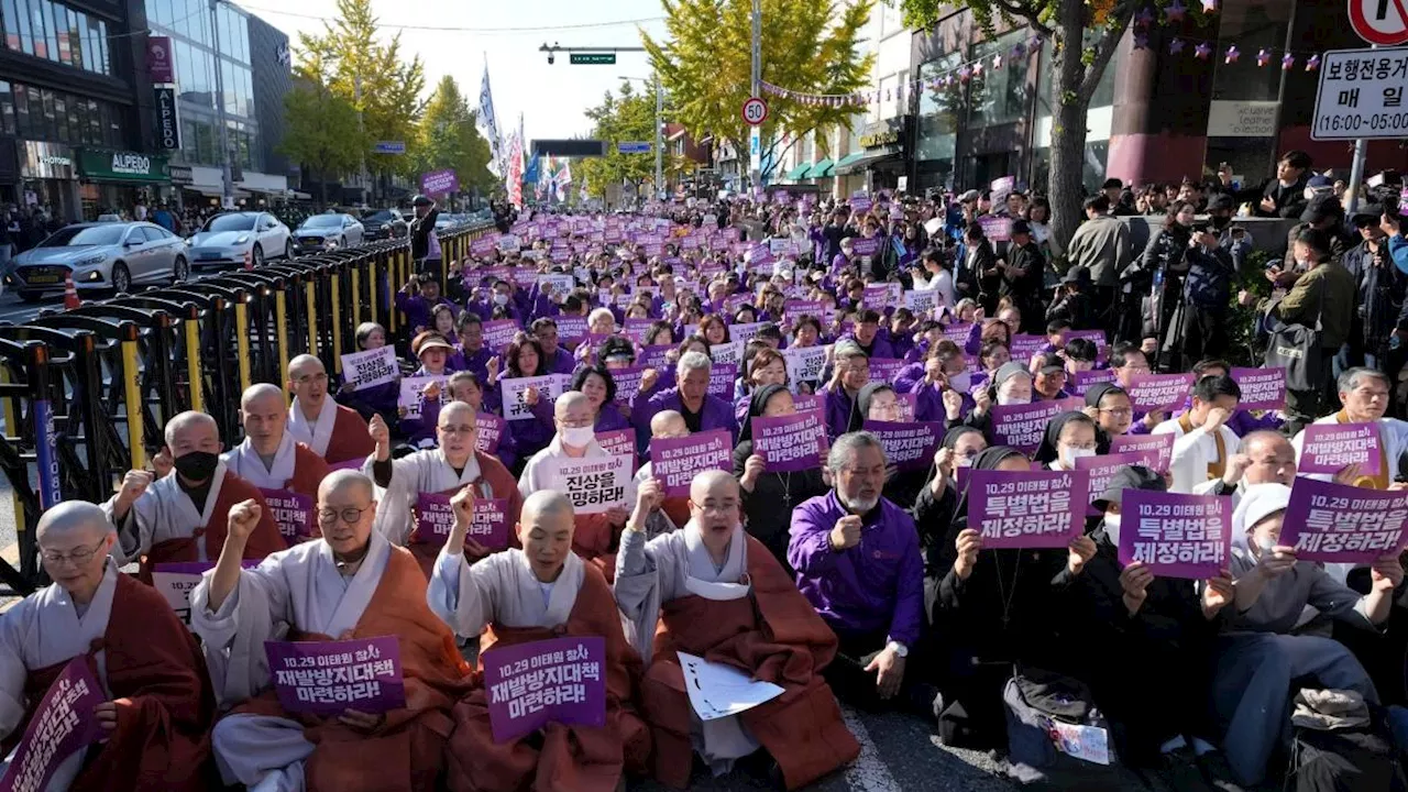 Gedenkkundgebung für Opfer der Massenpanik in Seoul