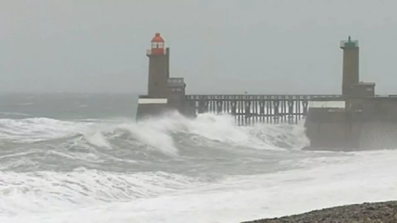 La tempête Ciaran s'abat sur la France