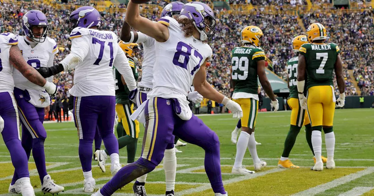 Kirk Cousins throws 2 TD passes before injury in Vikings’ 24-10 victory over Packers