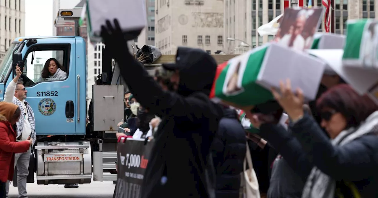 Thousands march in Chicago Loop to call for end to Israeli siege of Gaza