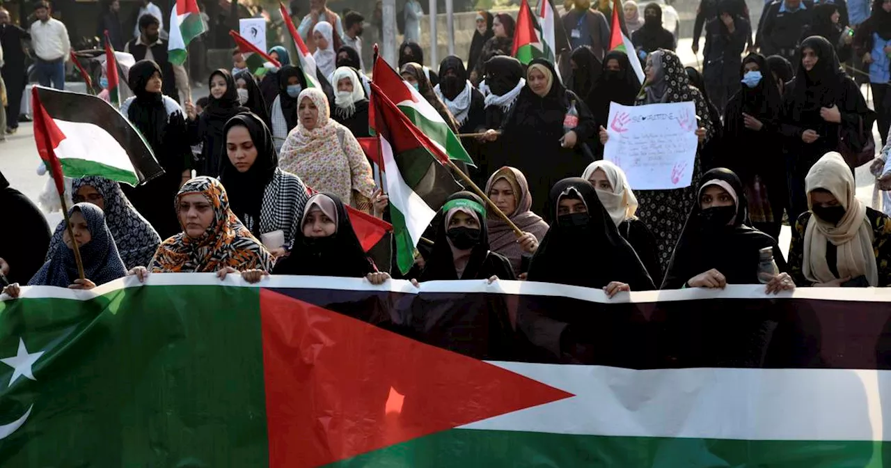 Thousands rally in Pakistan against Israel’s bombing in Gaza, chanting anti-American slogans