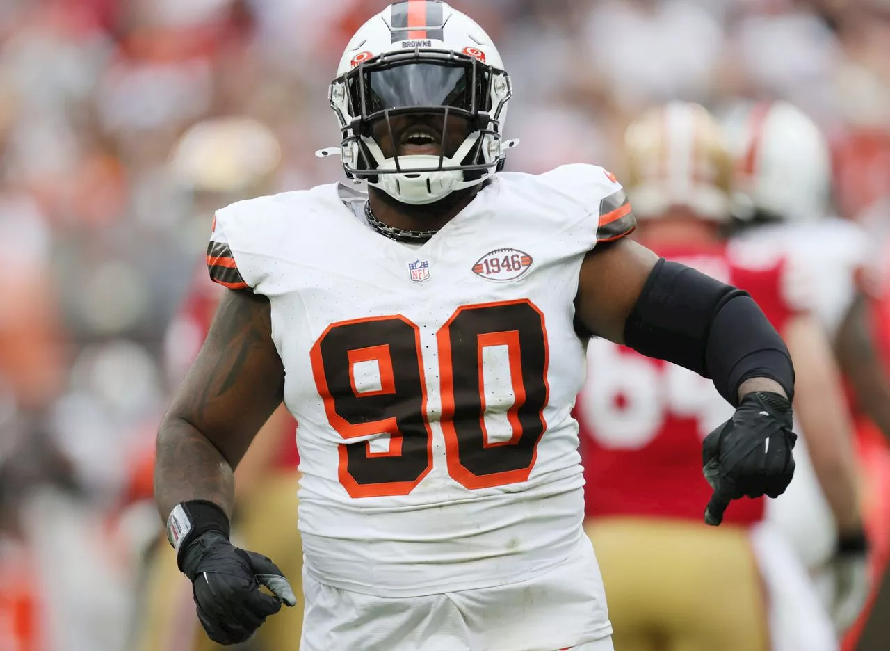 Watch Browns defensive tackle Maurice Hurst II tip and intercept a Geno Smith pass vs. the Seahawks