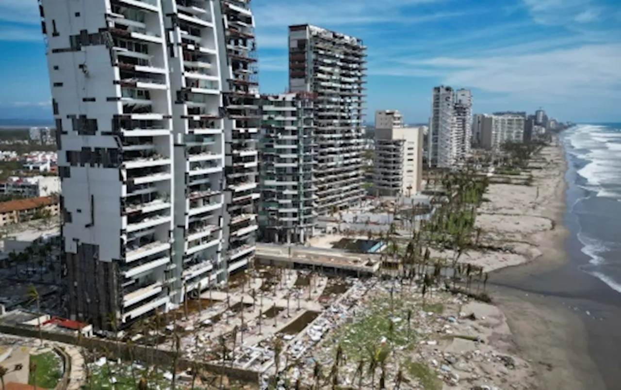 Les habitants d'Acapulco se mobilisent pour nettoyer les dégâts causés par l'ouragan Otis