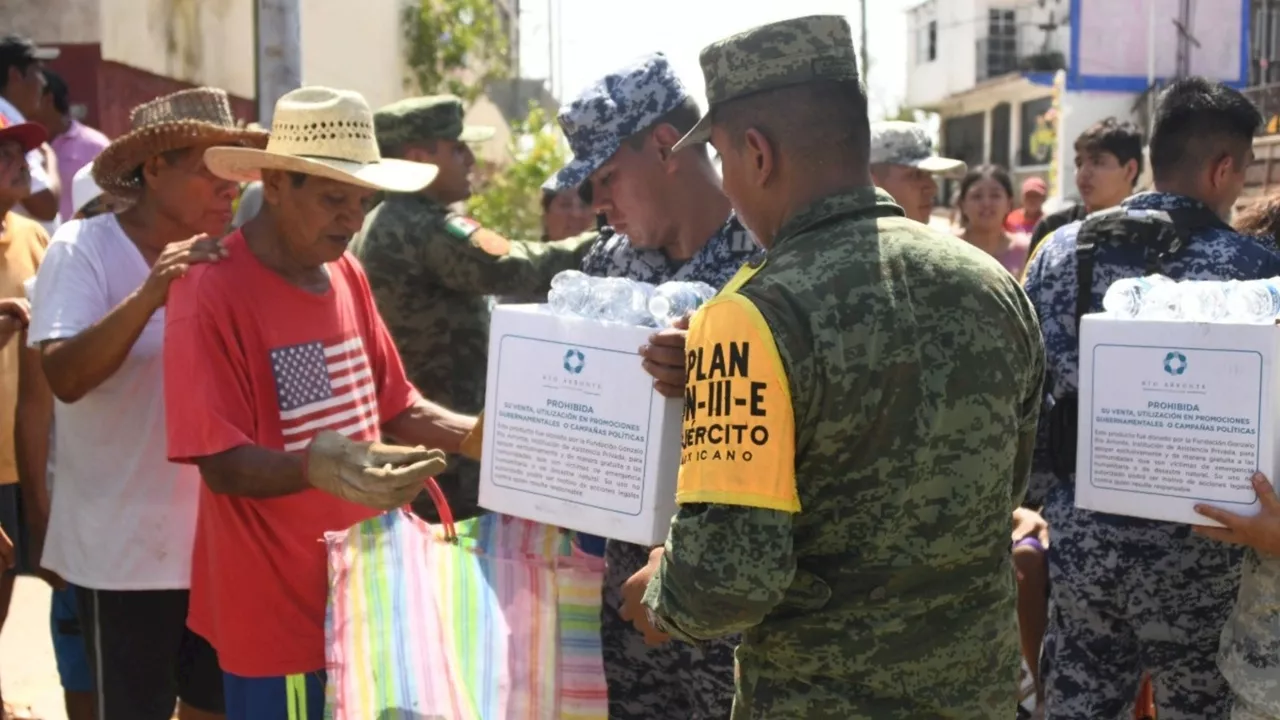 Ejército Reparte Más de 10 Mil Despensas a los Afectados en Acapulco por Huracán Otis