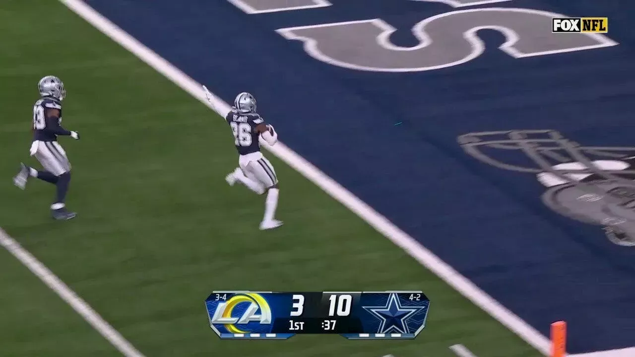 Daron Bland returns an interception 30 yards for a TD to extend Cowboys