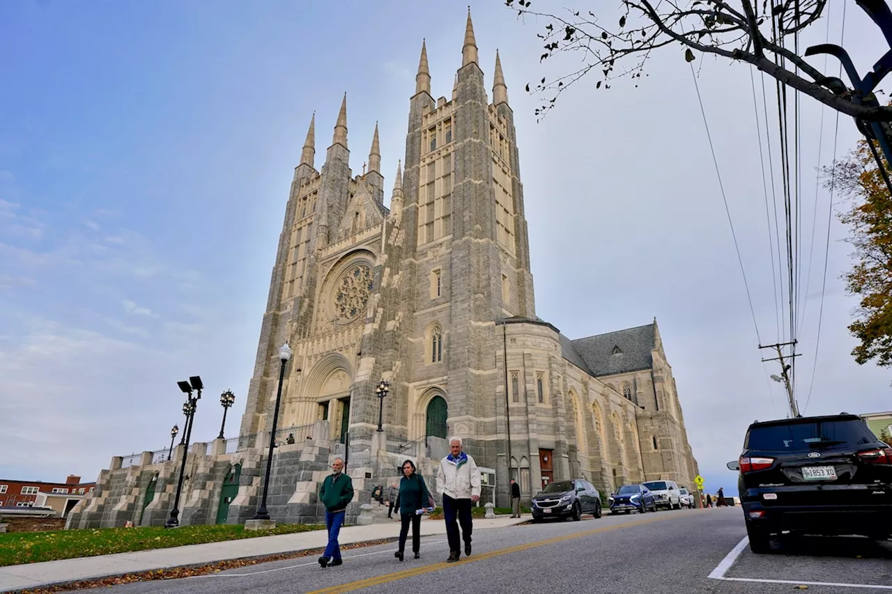 Maine Community Comes Together to Heal After Mass Shooting