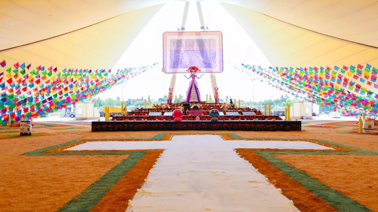 Recuerdan a Guadalupe Posada con mega altar en la Isla San Marcos