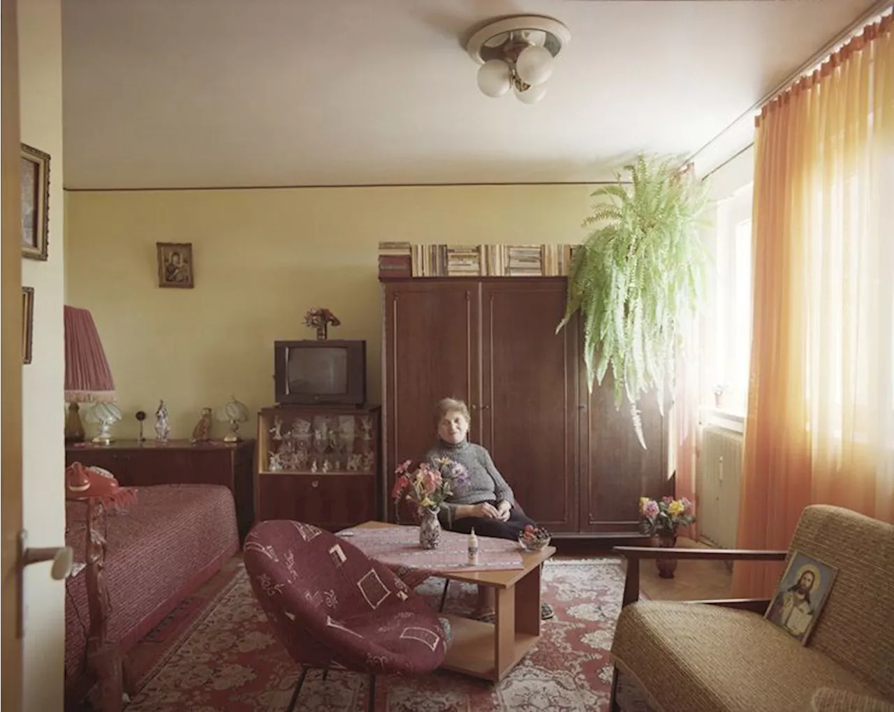 This Photo Series Shows How Different People Live in Identical Apartments