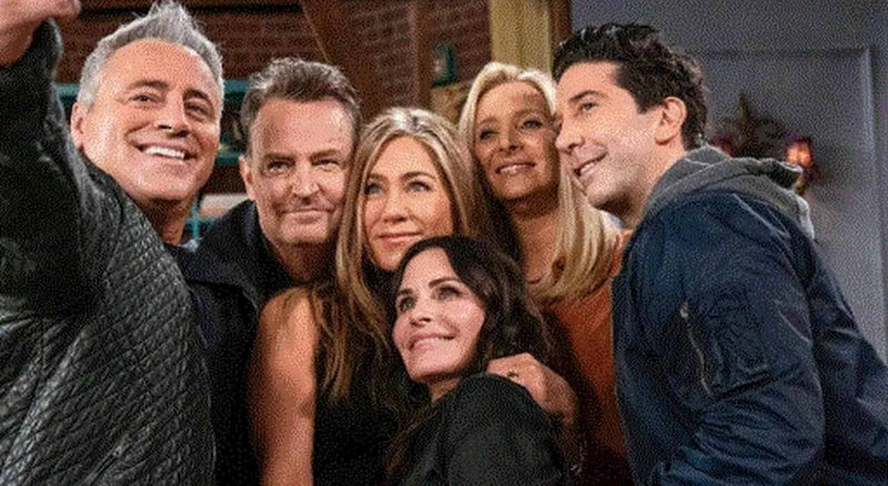 Matthew Perry morto, l'addio del cast di Friends: «Siamo devastati. Per noi è stato un vero dono». L'attore in