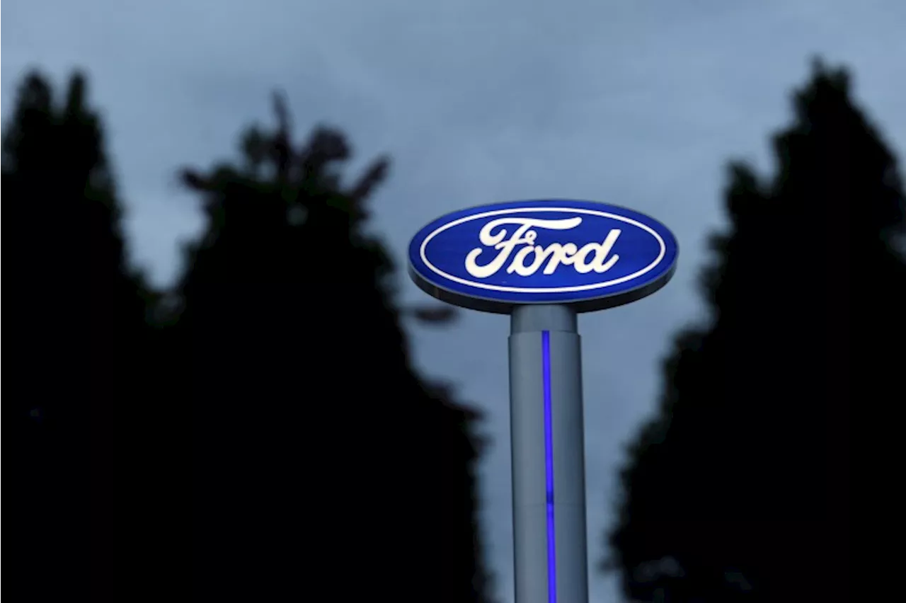 UAW leaders push ahead with Ford contract as GM talks drag