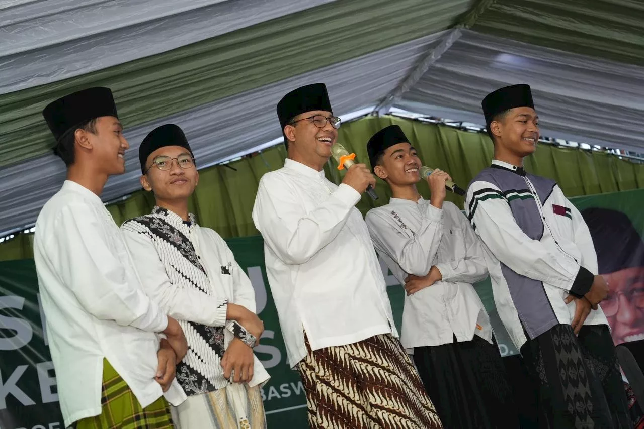 Mampir Ke Ponpes Assunniyyah, Anies Simulasikan Santri Jadi Bupati