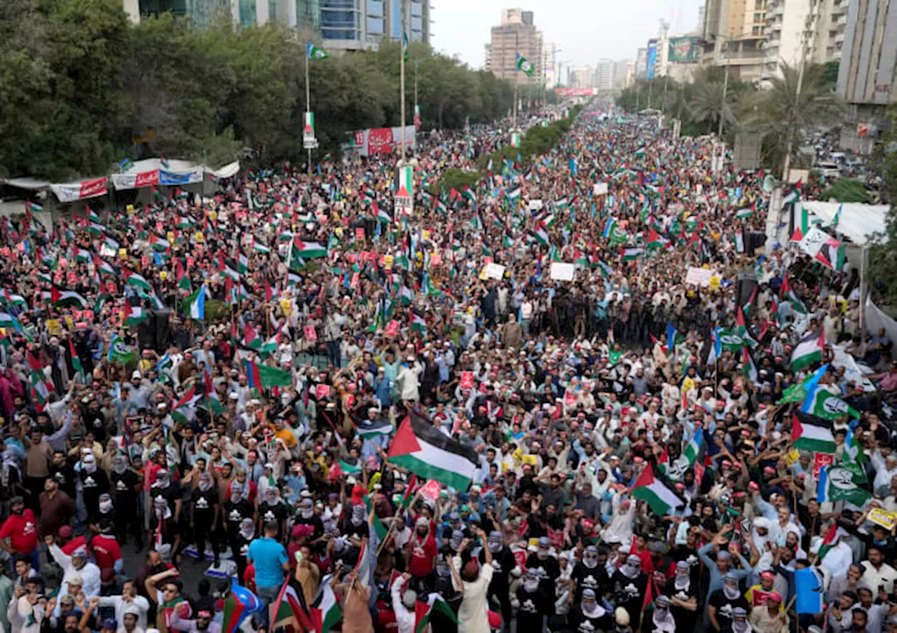 Thousands rally in Pakistan against Israel's bombing in Gaza, chanting anti-American slogans