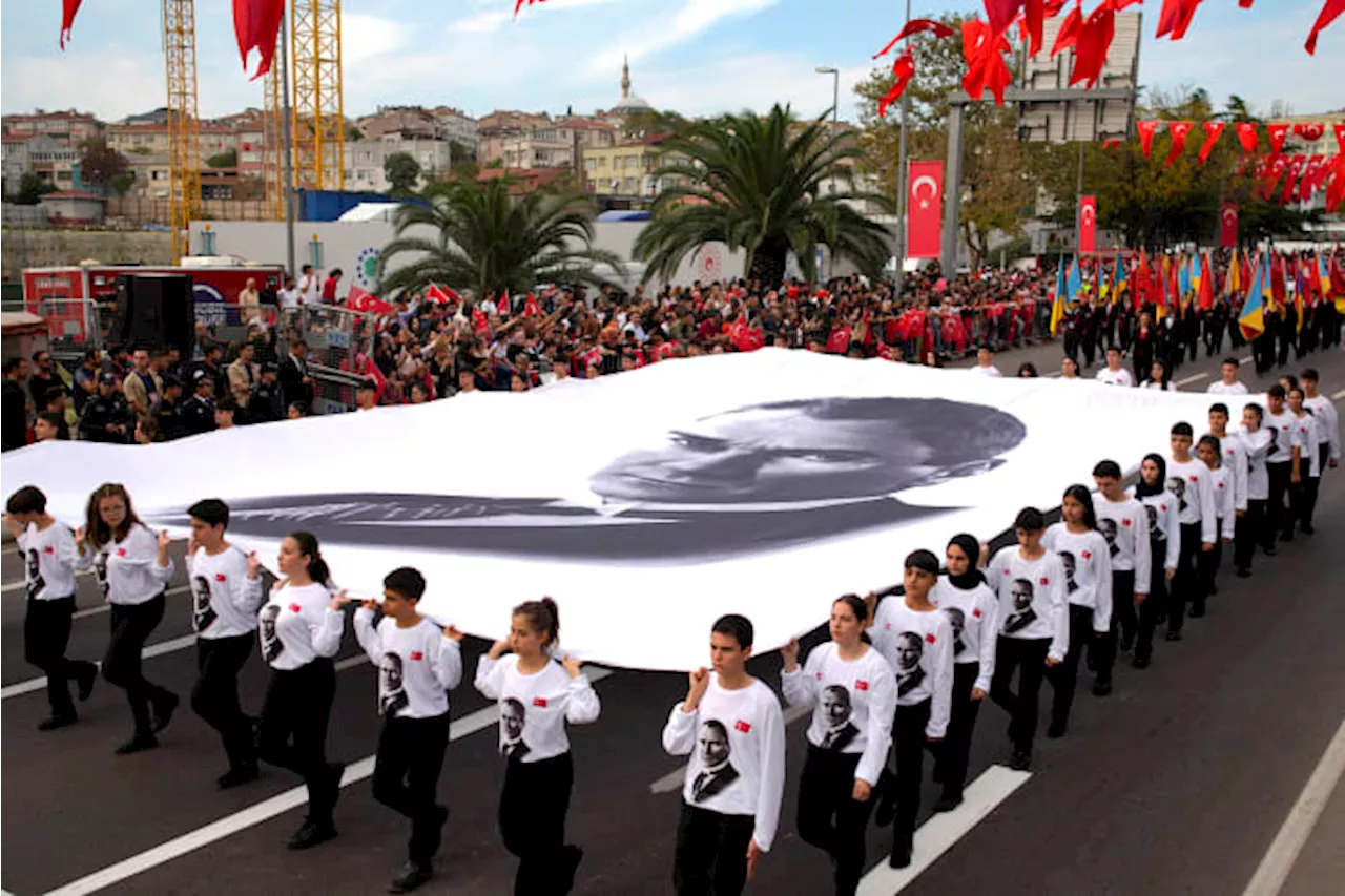 Turkey celebrates 100th anniversary of republic with fireworks and navy procession