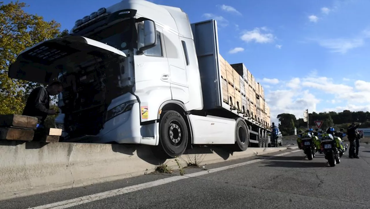 Accident de camion au rond-point de Beragne