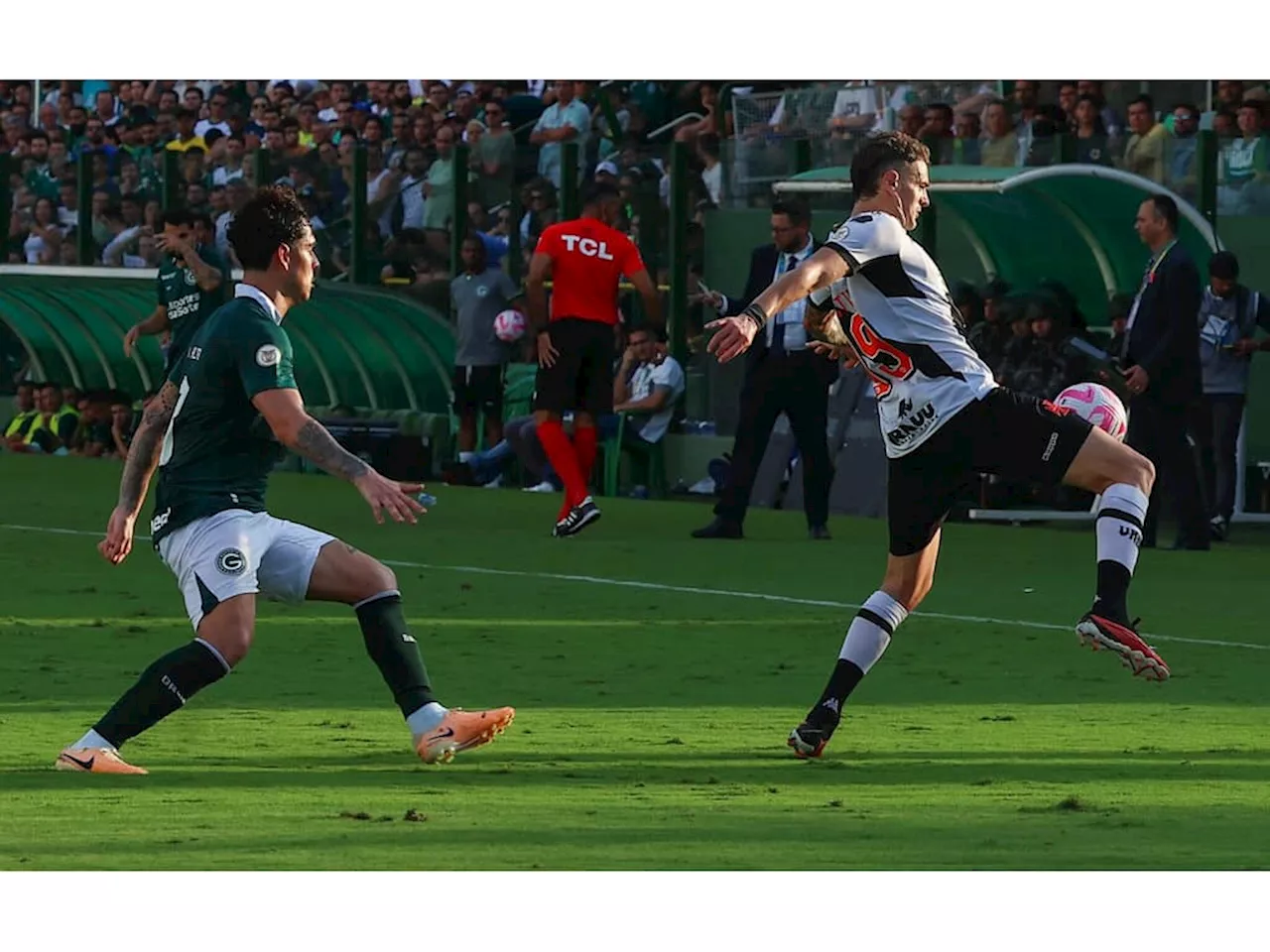 Vasco cede o empate ao Goiás nos acréscimos e se complica na luta contra o rebaixamento