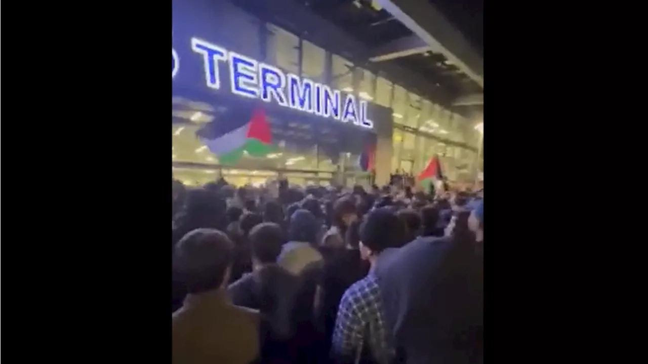 Russie: un aéroport pris d’assaut par une foule à l’annonce de l’arrivée d’un vol venant d’Israël