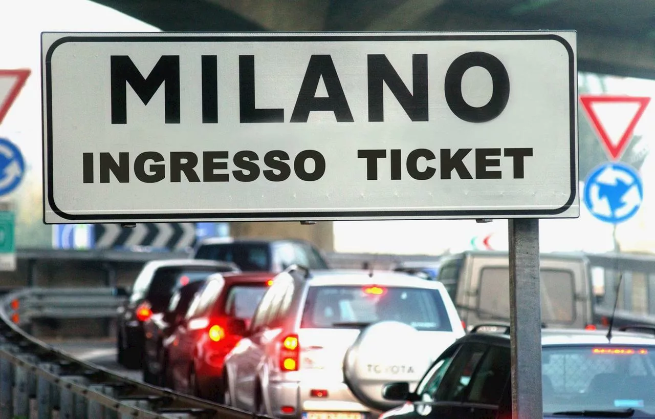 Milano, Area C diventa più cara e i parcheggi più “corti”