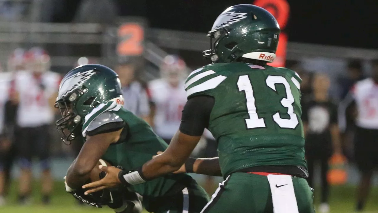 Powerful rushing, timely passing leads Winslow past Pennsauken in Central 4 opener