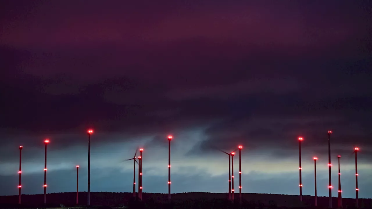 Landtag kämpft gegen das Dauerblinken der Windräder