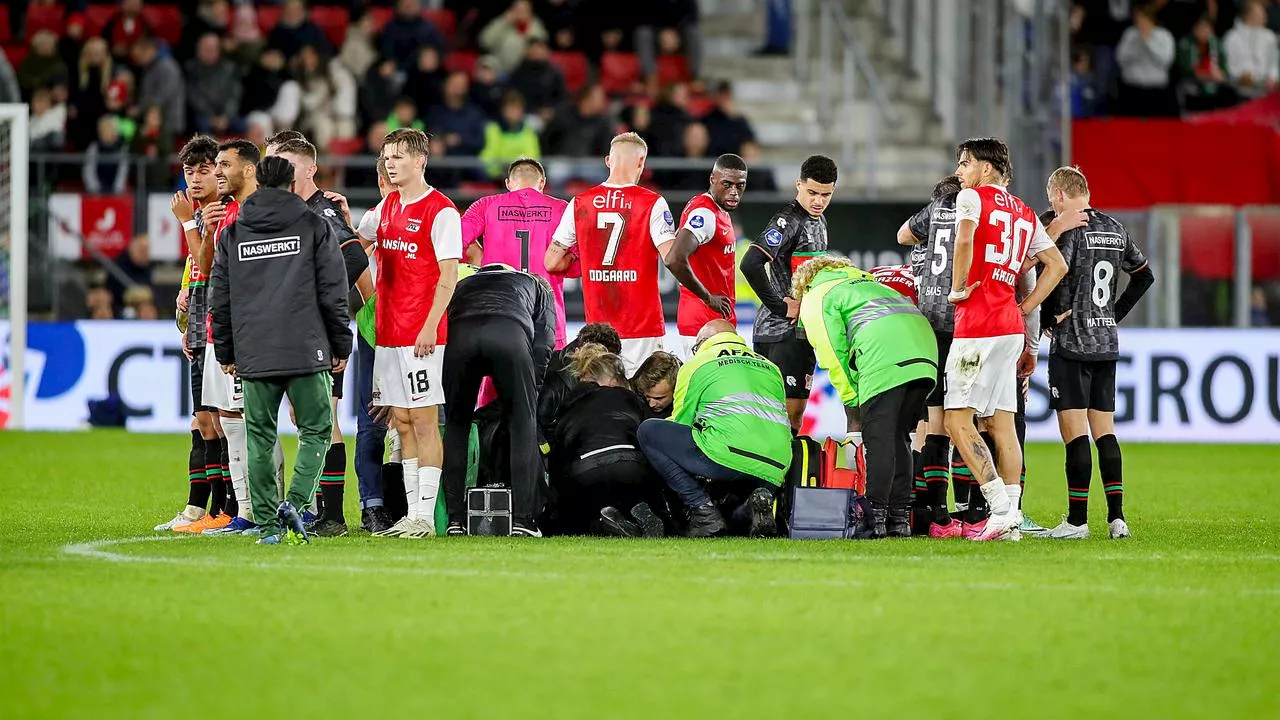 Bas Dost zakt in elkaar tijdens AZ-NEC: wedstrijd gestaakt, spits maakt het goed